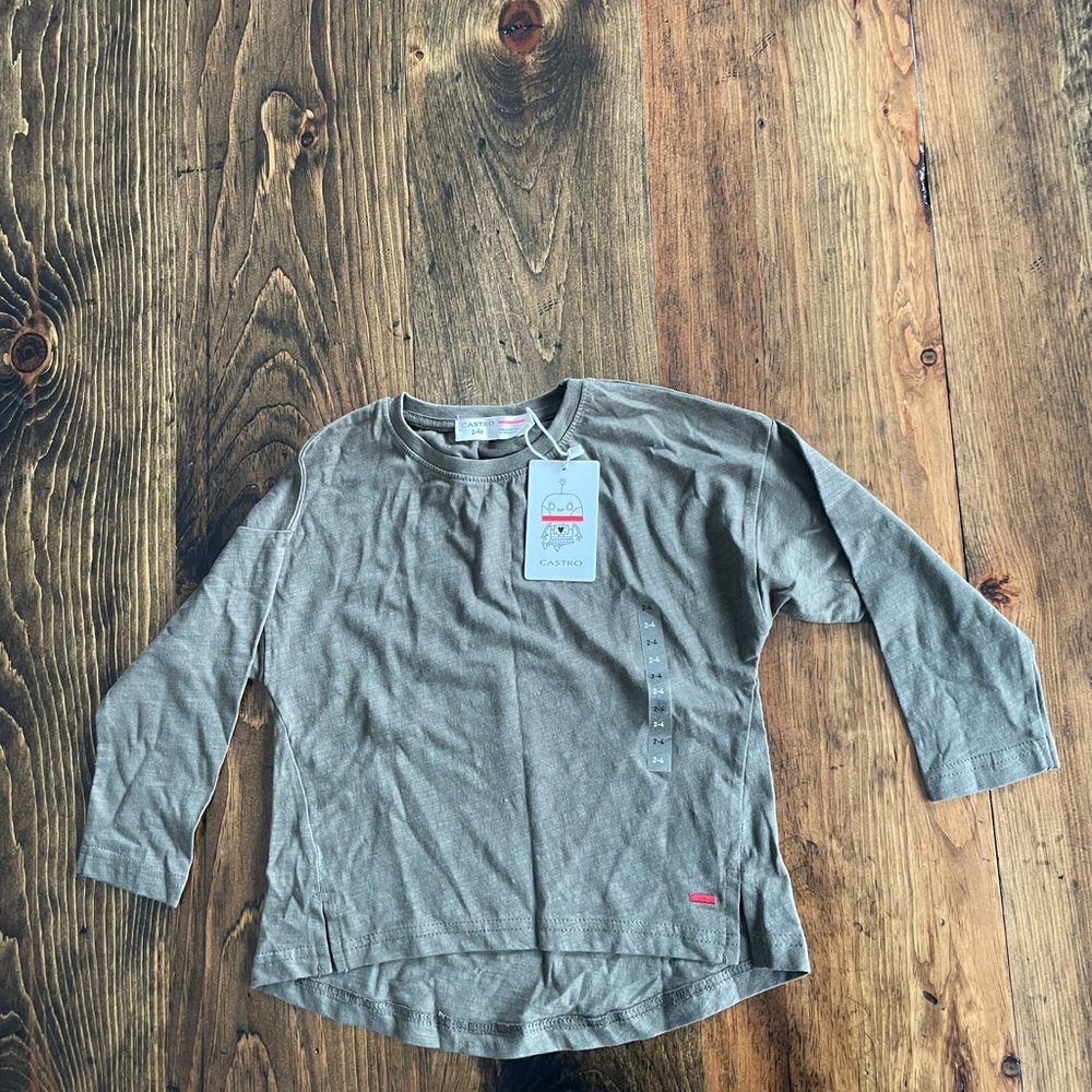Castro 3/4 sleeve t-shirt.